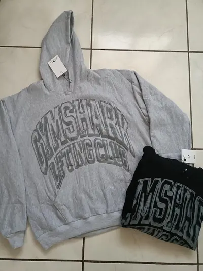 Hoodie Lifting Club disponible en Gris, Negro, Azul marino