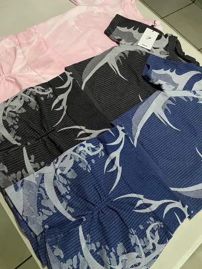 Set Jaspe disponible en Rosa, Negro, Azul